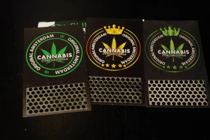 Tarjetas metálicas CSA · fotografía de la colección